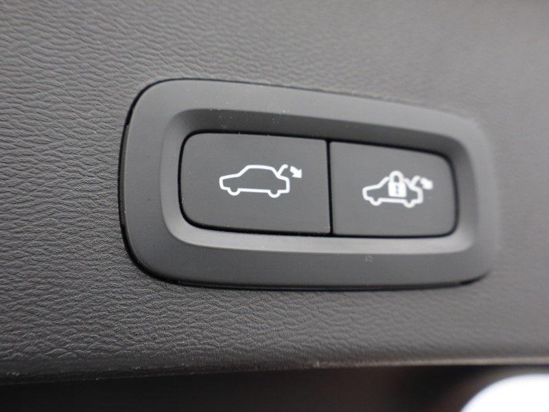 2022 (72) VOLVO XC40 2.0 B4P Ultimate Dark 5dr Auto 4799861