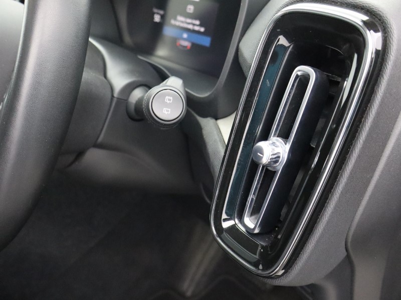 2022 (72) VOLVO XC40 2.0 B4P Ultimate Dark 5dr Auto 4799883