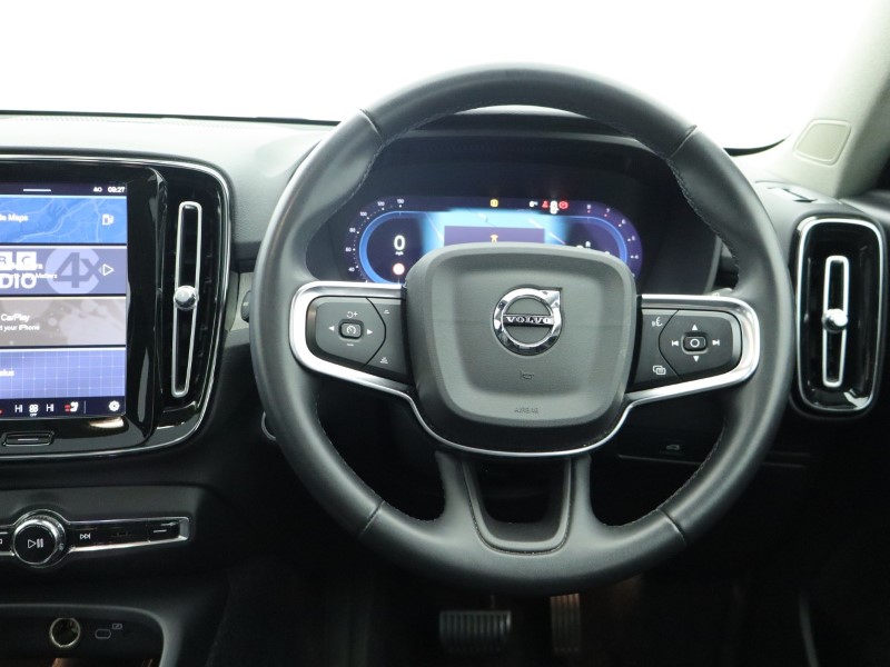 2022 (72) VOLVO XC40 2.0 B4P Ultimate Dark 5dr Auto 4799898