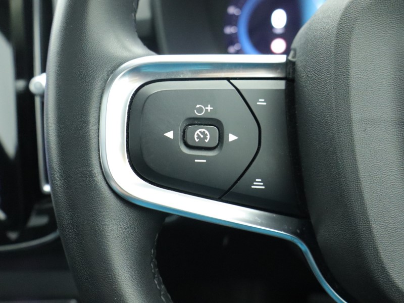 2022 (72) VOLVO XC40 2.0 B4P Ultimate Dark 5dr Auto 4799899