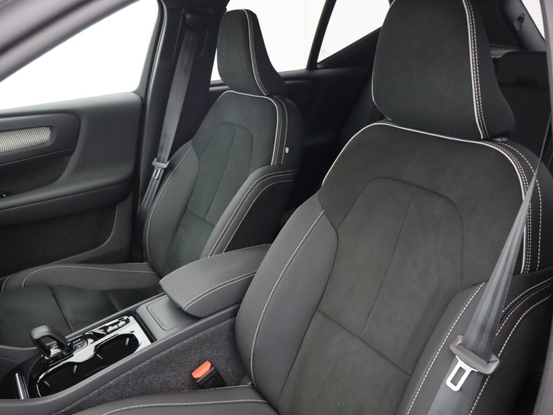 2024 (74) VOLVO XC40 2.0 B3P Plus Dark 5dr Auto 4791099