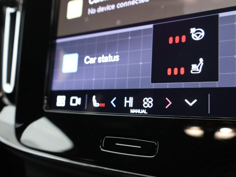 2024 (74) VOLVO XC40 2.0 B3P Plus Dark 5dr Auto 4791114