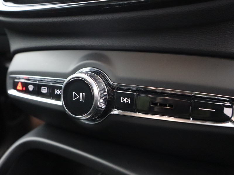 2024 (74) VOLVO XC40 2.0 B3P Plus Dark 5dr Auto 4791115