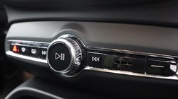 2024 (74) VOLVO XC40 2.0 B3P Plus Dark 5dr Auto 4791115