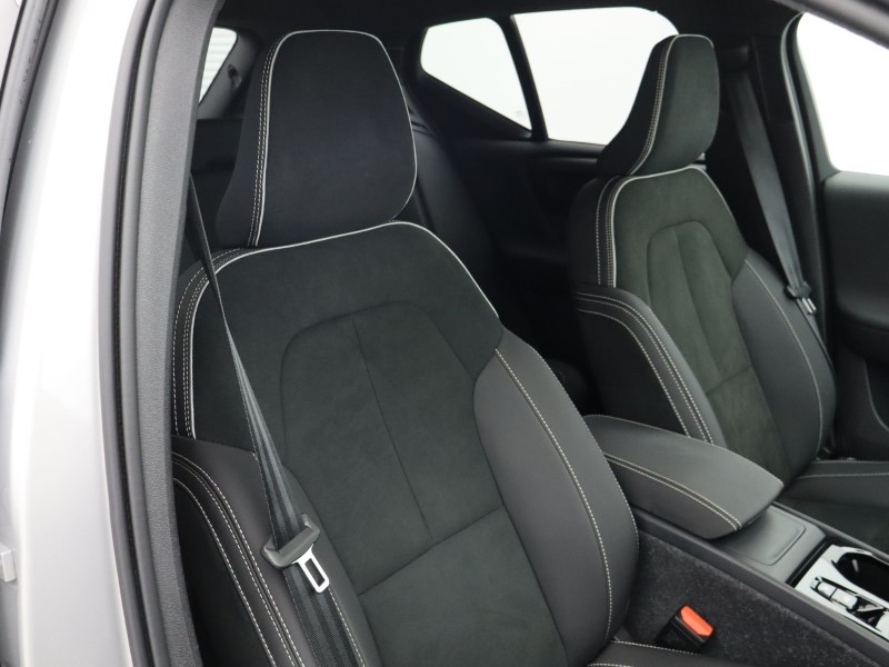 2024 (74) VOLVO XC40 2.0 B3P Plus Dark 5dr Auto 4791098