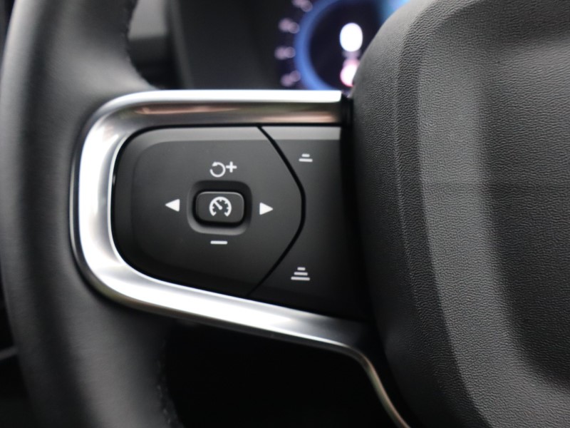 2024 (74) VOLVO XC40 2.0 B3P Plus Dark 5dr Auto 4791109