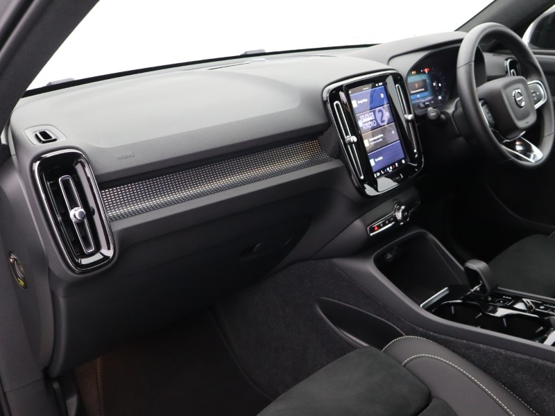 2024 (74) VOLVO XC40 2.0 B3P Plus Dark 5dr Auto 4791100