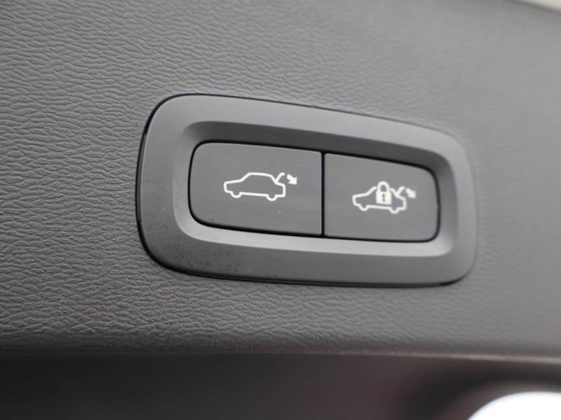 2024 (74) VOLVO XC40 2.0 B3P Plus Dark 5dr Auto 4791071