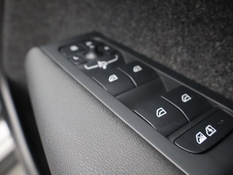 2024 (74) VOLVO XC40 2.0 B3P Plus Dark 5dr Auto 4791091