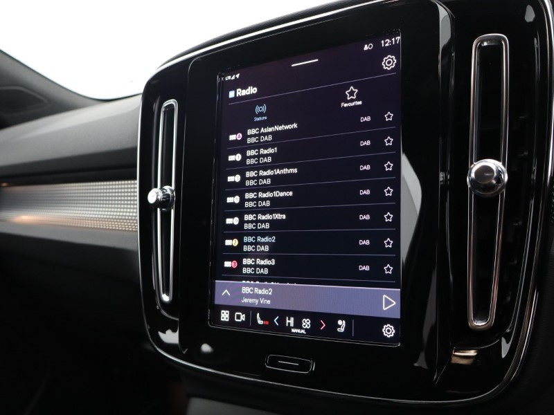 2024 (74) VOLVO XC40 2.0 B3P Plus Dark 5dr Auto 4791113