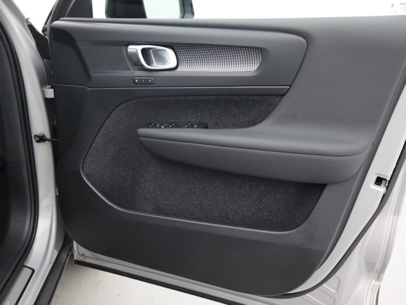 2024 (74) VOLVO XC40 2.0 B3P Plus Dark 5dr Auto 4791089