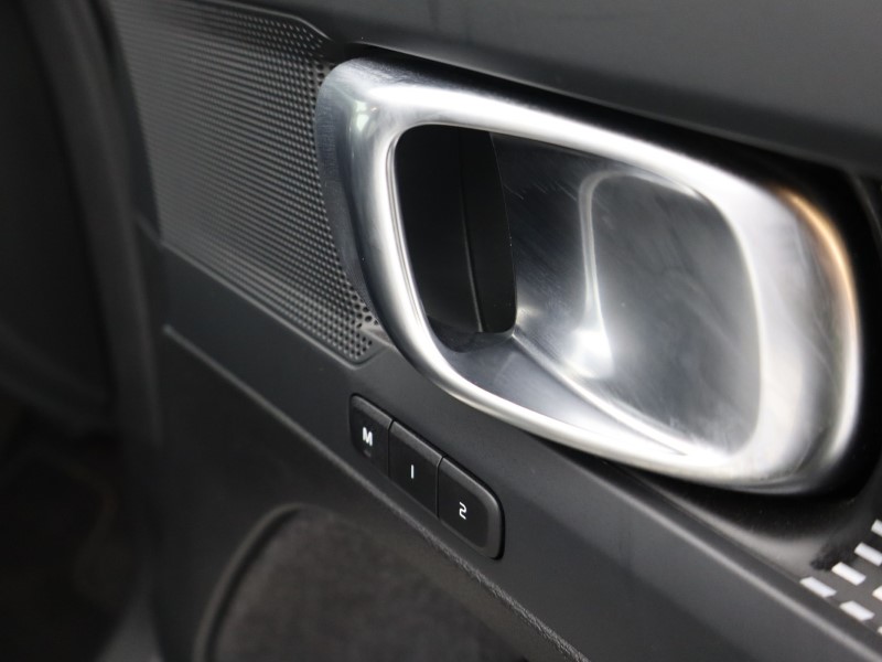 2024 (74) VOLVO XC40 2.0 B3P Plus Dark 5dr Auto 4791092