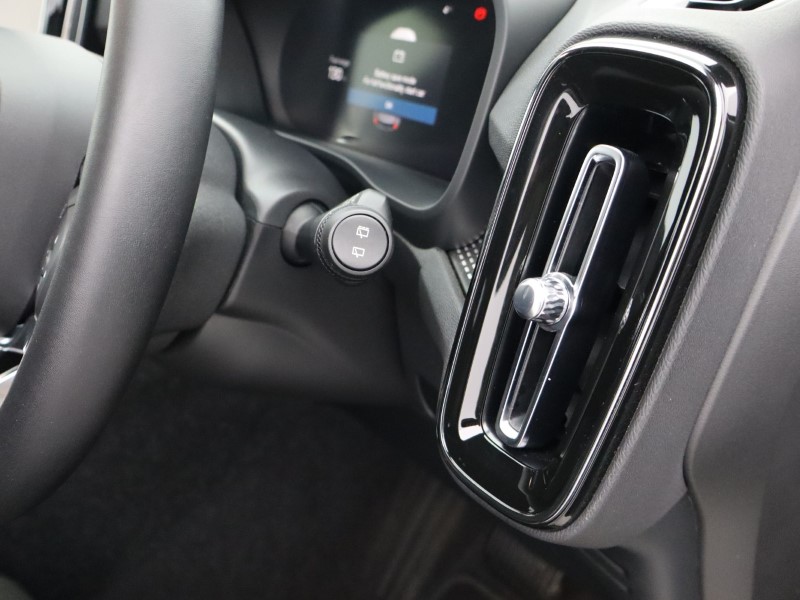 2024 (74) VOLVO XC40 2.0 B3P Plus Dark 5dr Auto 4791094