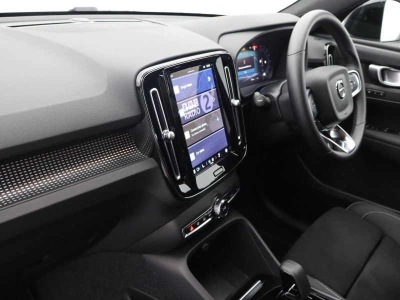 2024 (74) VOLVO XC40 2.0 B3P Plus Dark 5dr Auto 4791101