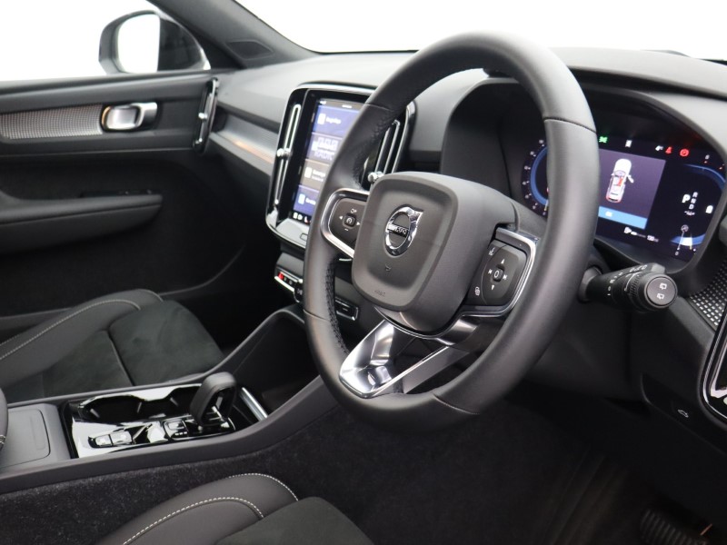 2024 (74) VOLVO XC40 2.0 B3P Plus Dark 5dr Auto 4791095