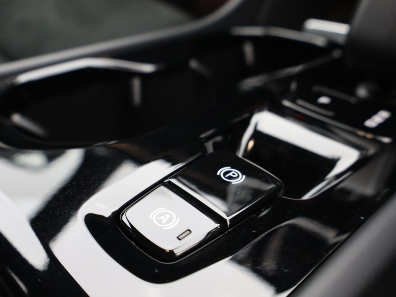 2024 (74) VOLVO XC40 2.0 B3P Plus Dark 5dr Auto 4791117