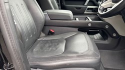 2021 (21) LAND ROVER DEFENDER 3.0 D300 X-Dynamic SE 110 5dr Auto 4820279