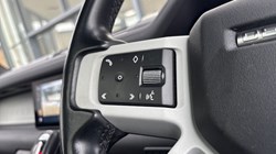 2021 (21) LAND ROVER DEFENDER 3.0 D300 X-Dynamic SE 110 5dr Auto 4820282