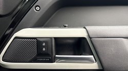 2021 (21) LAND ROVER DEFENDER 3.0 D300 X-Dynamic SE 110 5dr Auto 4820276