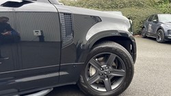 2021 (21) LAND ROVER DEFENDER 3.0 D300 X-Dynamic SE 110 5dr Auto 4820306