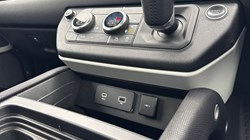 2021 (21) LAND ROVER DEFENDER 3.0 D300 X-Dynamic SE 110 5dr Auto 4820292