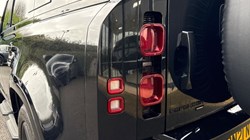 2021 (21) LAND ROVER DEFENDER 3.0 D300 X-Dynamic SE 110 5dr Auto 4820272