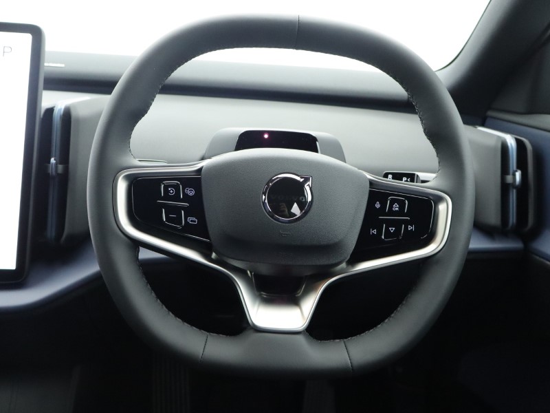 2025 (75) VOLVO EX30 315kW Twin Motor Performance Plus 69kWh 5dr Auto  *VAT QUALIFYING* 4815660