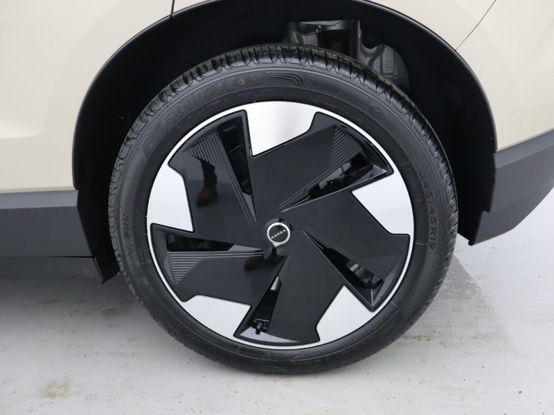 2025 (75) VOLVO EX30 315kW Twin Motor Performance Plus 69kWh 5dr Auto  *VAT QUALIFYING* 4816550