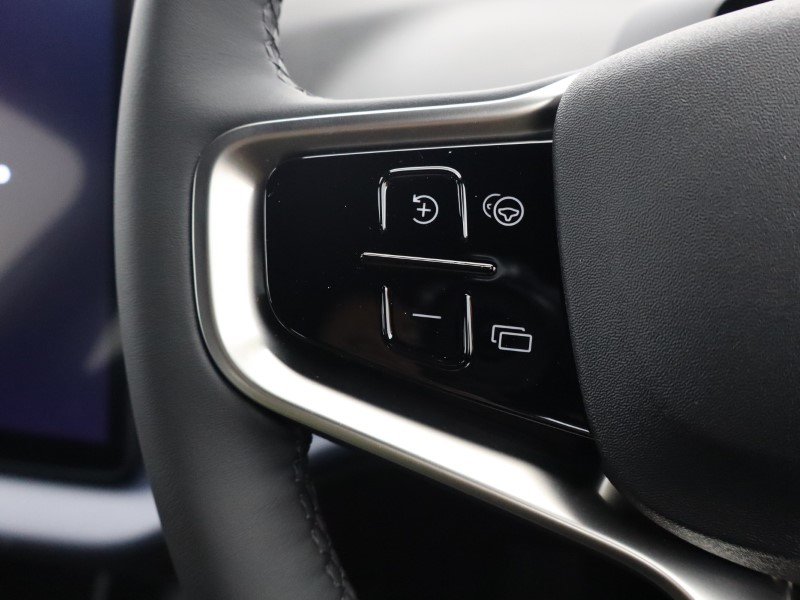 2025 (75) VOLVO EX30 315kW Twin Motor Performance Plus 69kWh 5dr Auto  *VAT QUALIFYING* 4816571