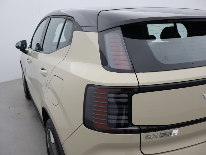 2025 (75) VOLVO EX30 315kW Twin Motor Performance Plus 69kWh 5dr Auto  *VAT QUALIFYING* 4816546