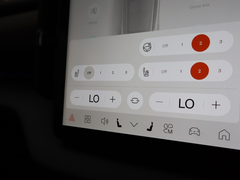 2025 (75) VOLVO EX30 315kW Twin Motor Performance Plus 69kWh 5dr Auto  *VAT QUALIFYING* 4816573