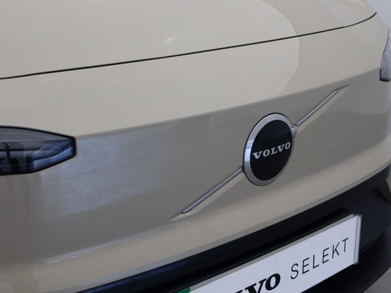 2025 (75) VOLVO EX30 315kW Twin Motor Performance Plus 69kWh 5dr Auto  *VAT QUALIFYING* 4816541