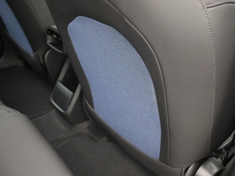 2025 (75) VOLVO EX30 315kW Twin Motor Performance Plus 69kWh 5dr Auto  *VAT QUALIFYING* 4816565