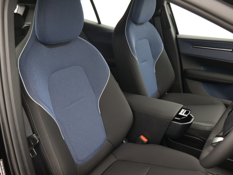 2025 (75) VOLVO EX30 315kW Twin Motor Performance Plus 69kWh 5dr Auto  *VAT QUALIFYING* 4816049