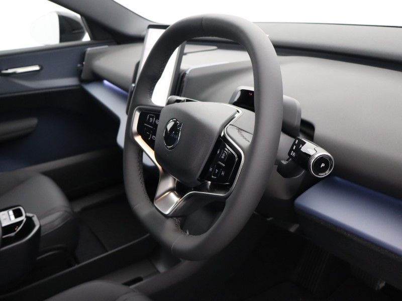 2025 (75) VOLVO EX30 315kW Twin Motor Performance Plus 69kWh 5dr Auto  *VAT QUALIFYING* 4816046