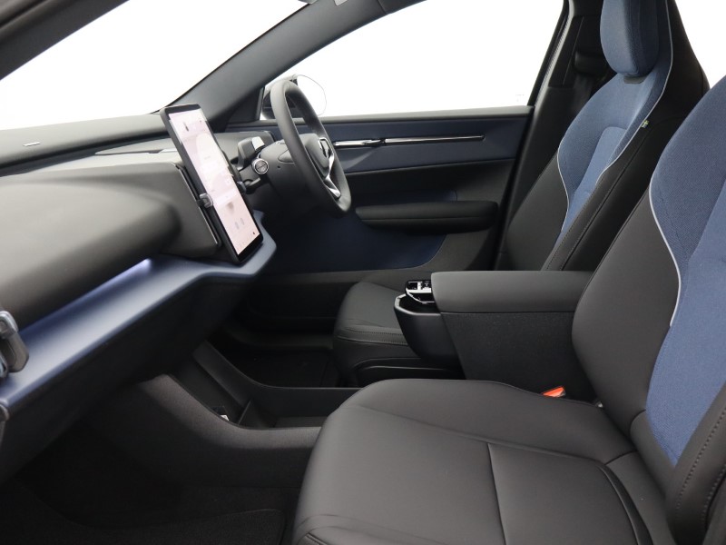 2025 (75) VOLVO EX30 315kW Twin Motor Performance Plus 69kWh 5dr Auto  *VAT QUALIFYING* 4816041