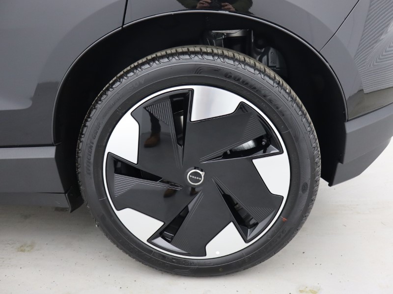 2025 (75) VOLVO EX30 315kW Twin Motor Performance Plus 69kWh 5dr Auto  *VAT QUALIFYING* 4816039