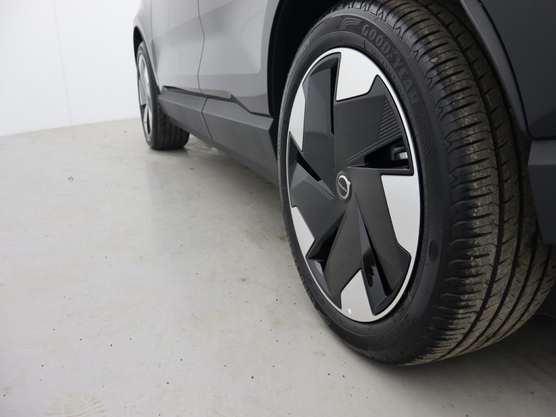 2025 (75) VOLVO EX30 315kW Twin Motor Performance Plus 69kWh 5dr Auto  *VAT QUALIFYING* 4816040