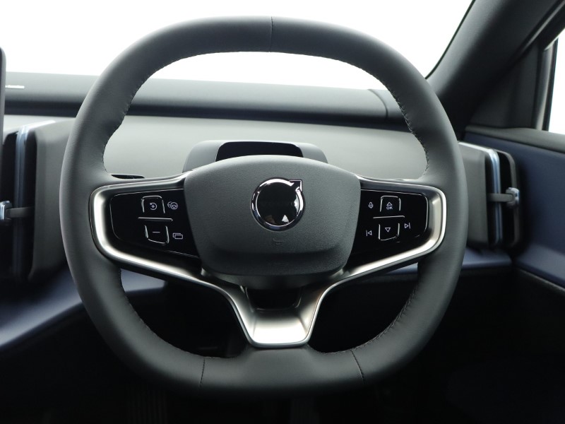 2025 (75) VOLVO EX30 315kW Twin Motor Performance Plus 69kWh 5dr Auto  *VAT QUALIFYING* 4816059