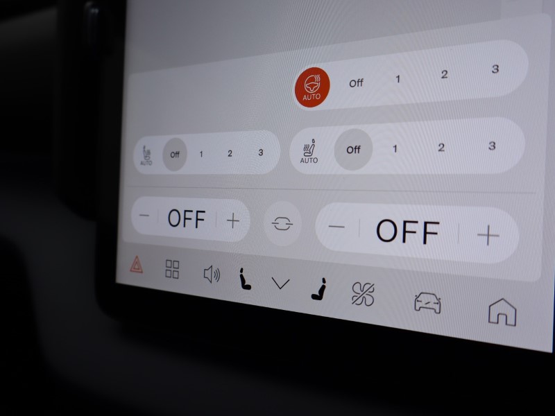 2025 (75) VOLVO EX30 315kW Twin Motor Performance Plus 69kWh 5dr Auto  *VAT QUALIFYING* 4816064