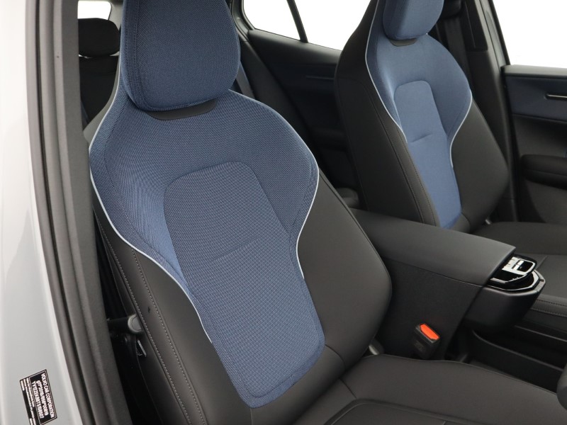 2025 (75) VOLVO EX30 315kW Twin Motor Performance Plus 69kWh 5dr  Auto  *VAT QUALIFYING* 4820016