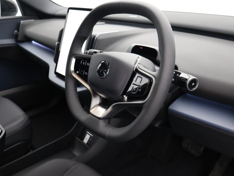 2025 (75) VOLVO EX30 315kW Twin Motor Performance Plus 69kWh 5dr  Auto  *VAT QUALIFYING* 4820013