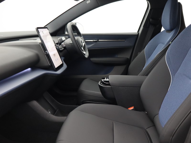 2025 (75) VOLVO EX30 315kW Twin Motor Performance Plus 69kWh 5dr  Auto  *VAT QUALIFYING* 4820008