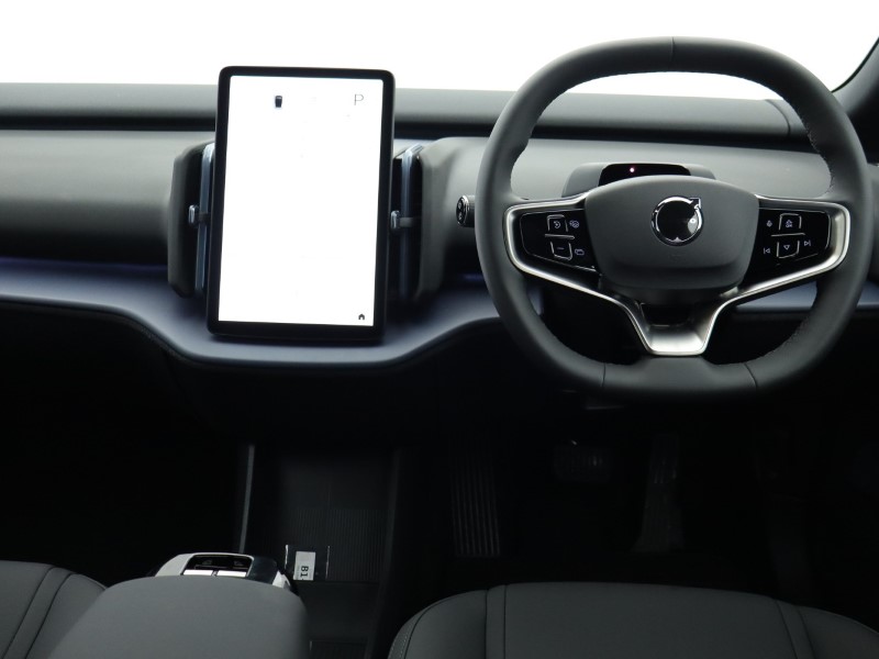 2025 (75) VOLVO EX30 315kW Twin Motor Performance Plus 69kWh 5dr  Auto  *VAT QUALIFYING* 4820027