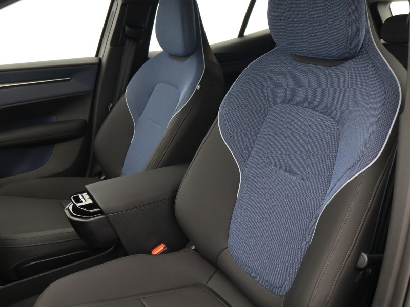 2025 (75) VOLVO EX30 315kW Twin Motor Performance Plus 69kWh 5dr  Auto  *VAT QUALIFYING* 4820017