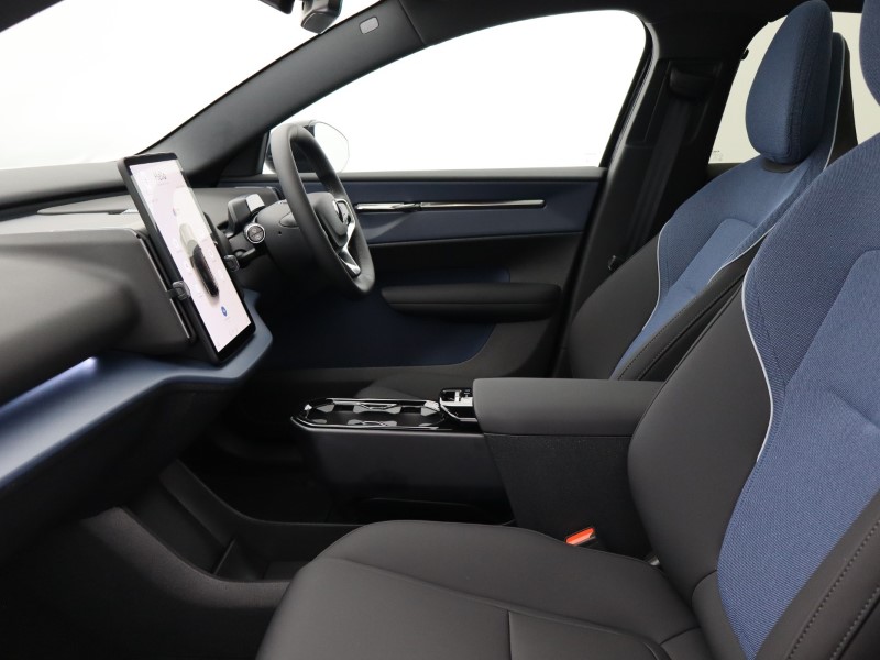 2025 (75) VOLVO EX30 200kW SM Extended Range Plus 69kWh 5dr Auto  *VAT QUALIFYING* 4815216