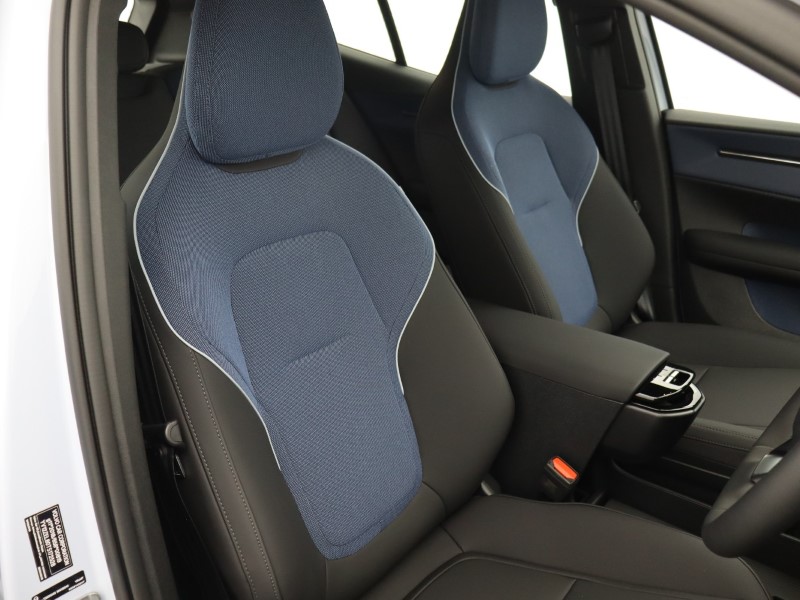 2025 (75) VOLVO EX30 200kW SM Extended Range Plus 69kWh 5dr Auto  *VAT QUALIFYING* 4815189