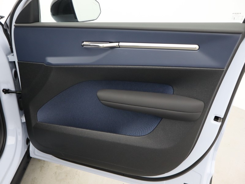 2025 (75) VOLVO EX30 200kW SM Extended Range Plus 69kWh 5dr Auto  *VAT QUALIFYING* 4815183