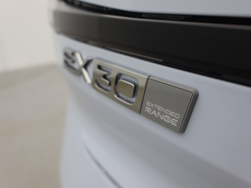 2025 (75) VOLVO EX30 200kW SM Extended Range Plus 69kWh 5dr Auto  *VAT QUALIFYING* 4815177