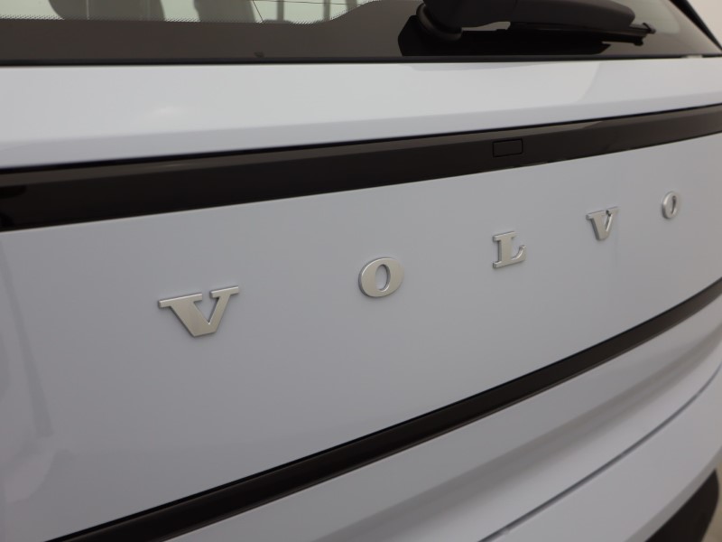 2025 (75) VOLVO EX30 200kW SM Extended Range Plus 69kWh 5dr Auto  *VAT QUALIFYING* 4815176